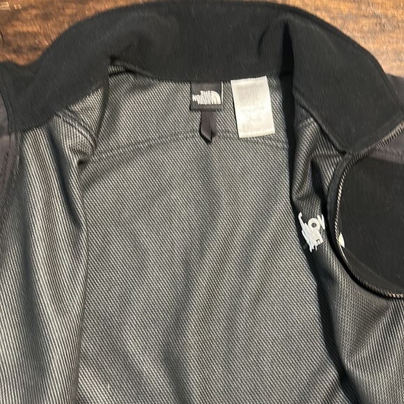 The North Face Men’s Black Wind-stopper Jacket - Size Medium - Picture 9 of 12